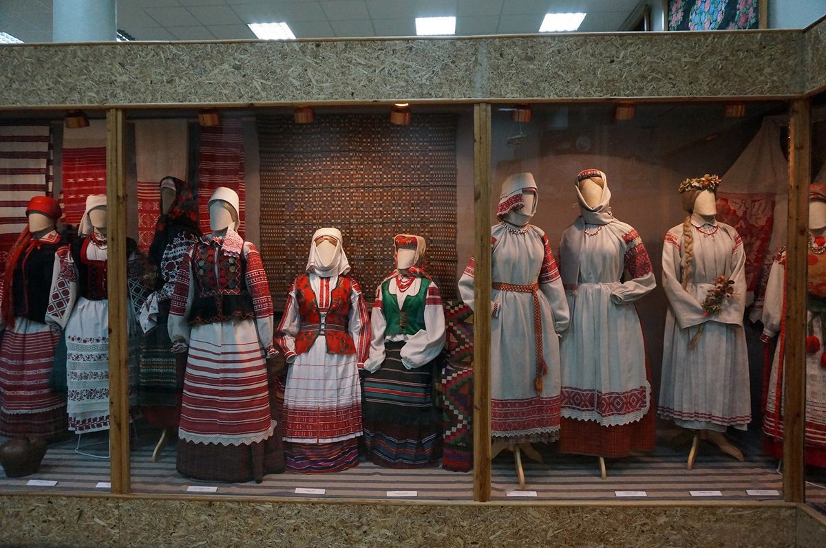Белорусские музеи в минске. Музей древнебелорусской культуры. Этнографические музеи Беларуси. Национальный музей РБ этнография. Музей белорусской национальной одежды.