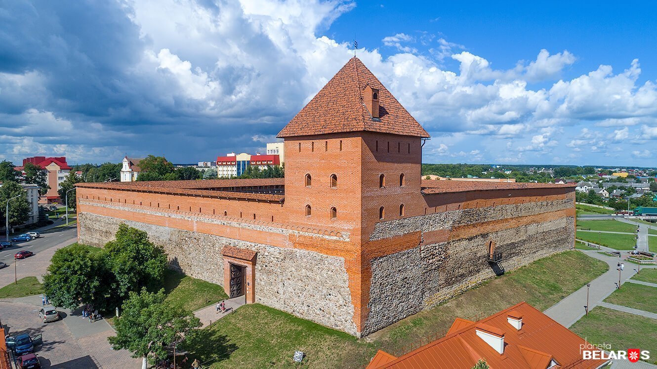 Лидский замок беларусь фото