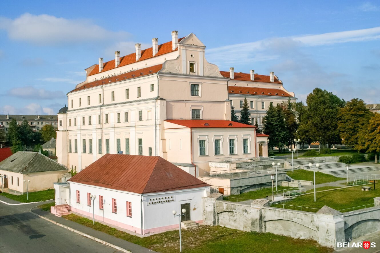Здание иезуитского коллегиума Пинск